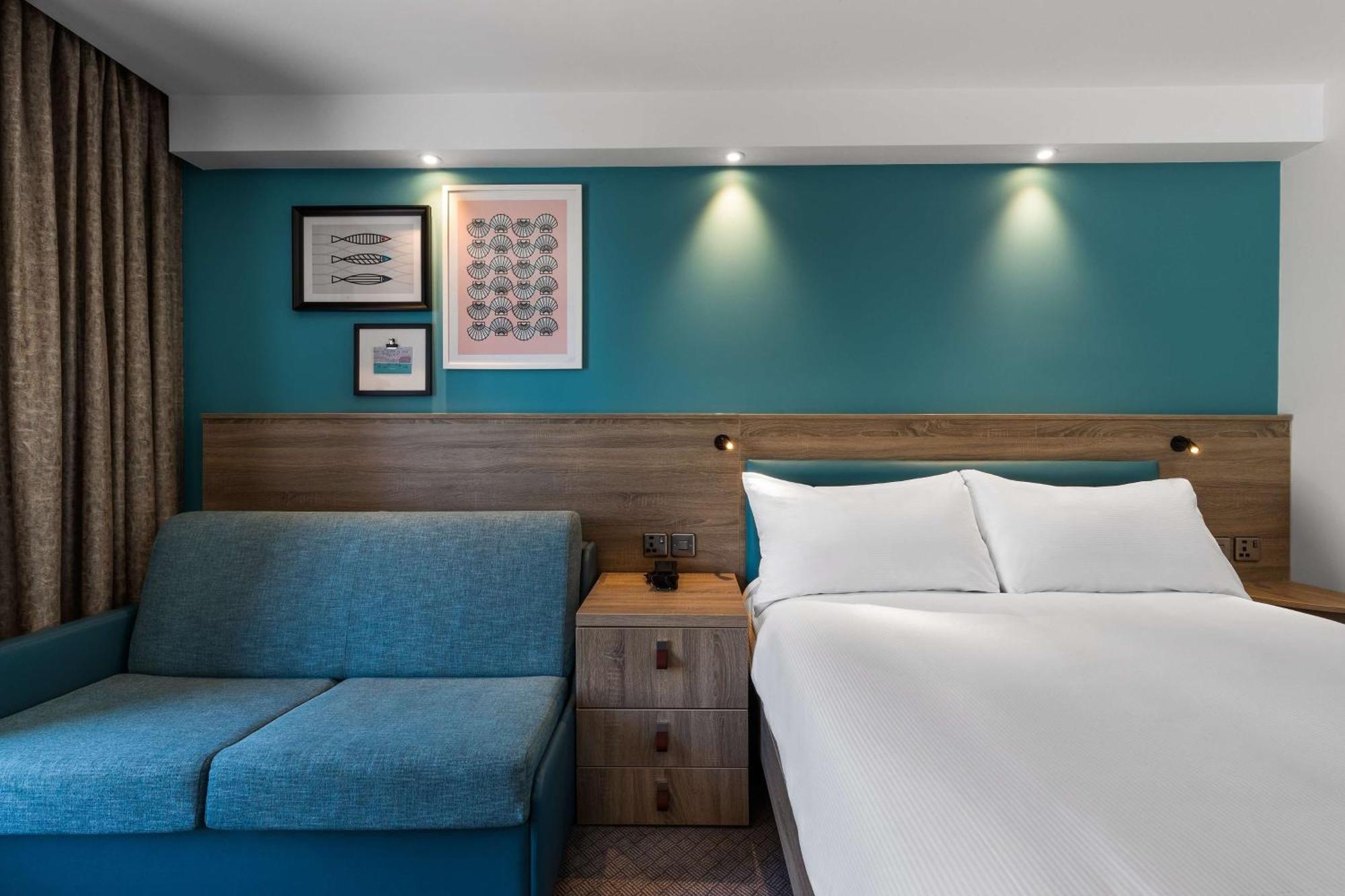 Отель Hampton By Hilton Торки Экстерьер фото