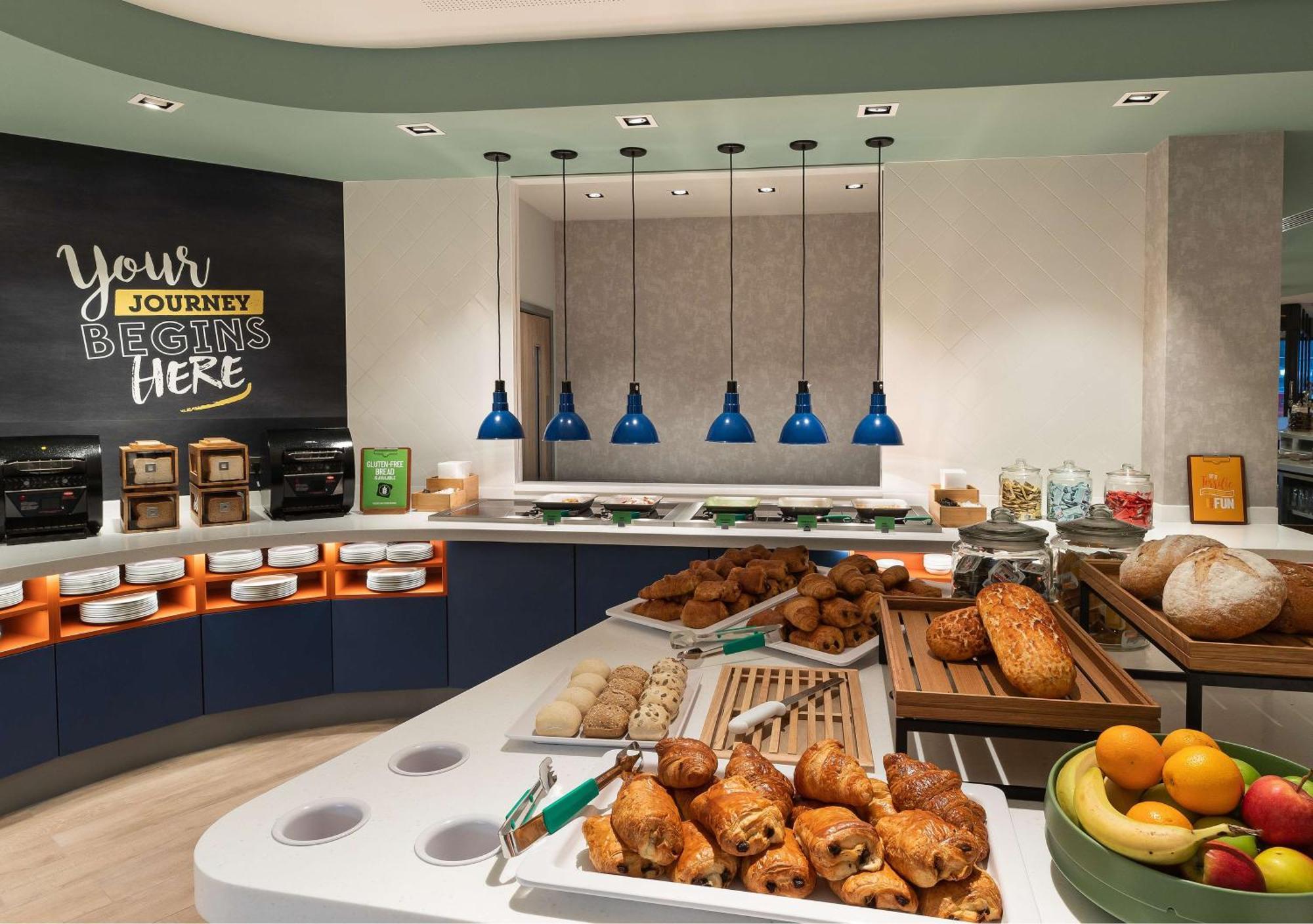 Отель Hampton By Hilton Торки Экстерьер фото