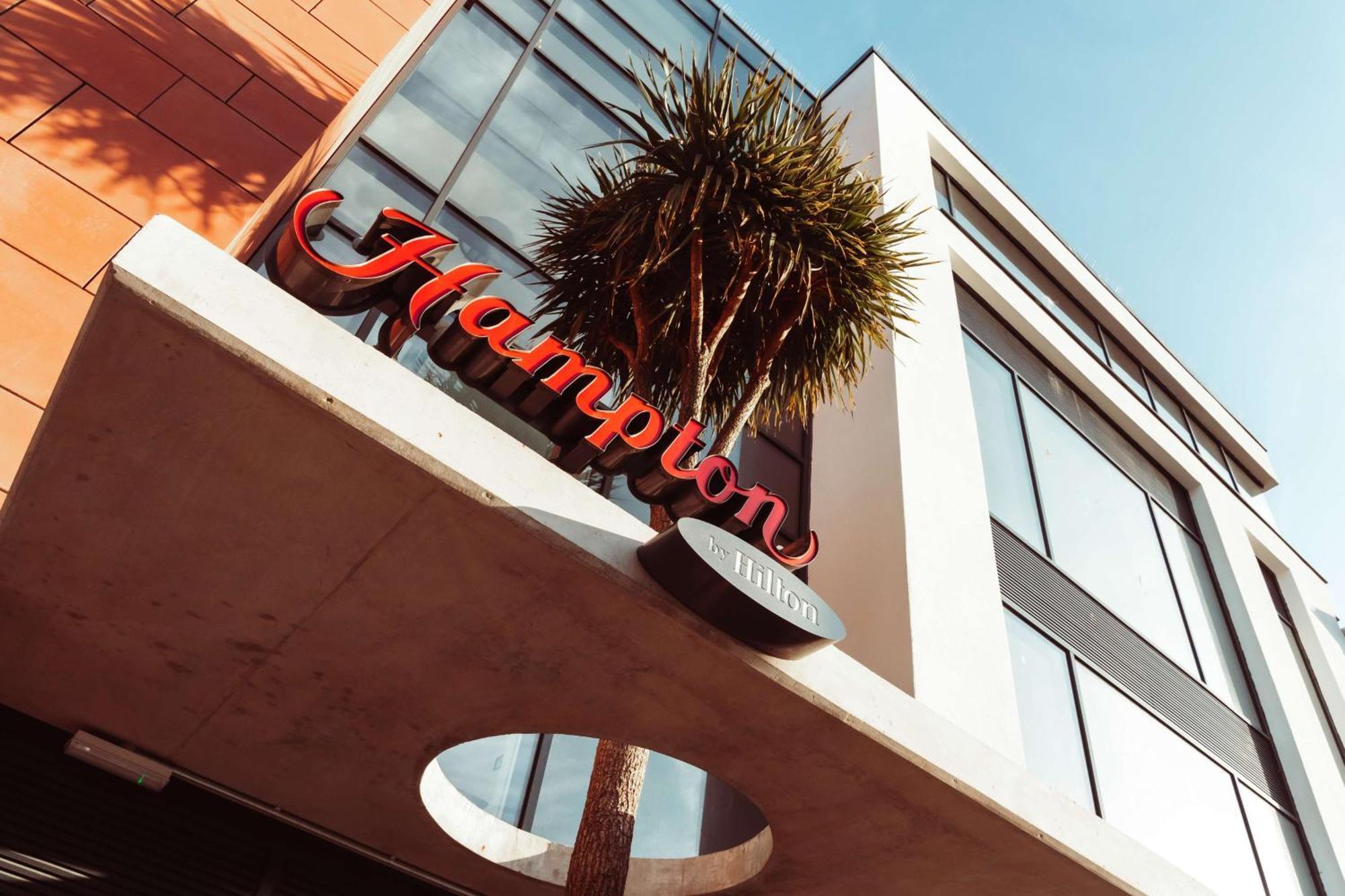 Отель Hampton By Hilton Торки Экстерьер фото